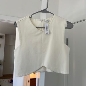 Aritzia / Talula crop top. Size M (NWT)